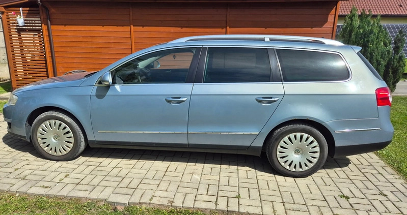 Volkswagen Passat cena 12600 przebieg: 307000, rok produkcji 2009 z Łask małe 154